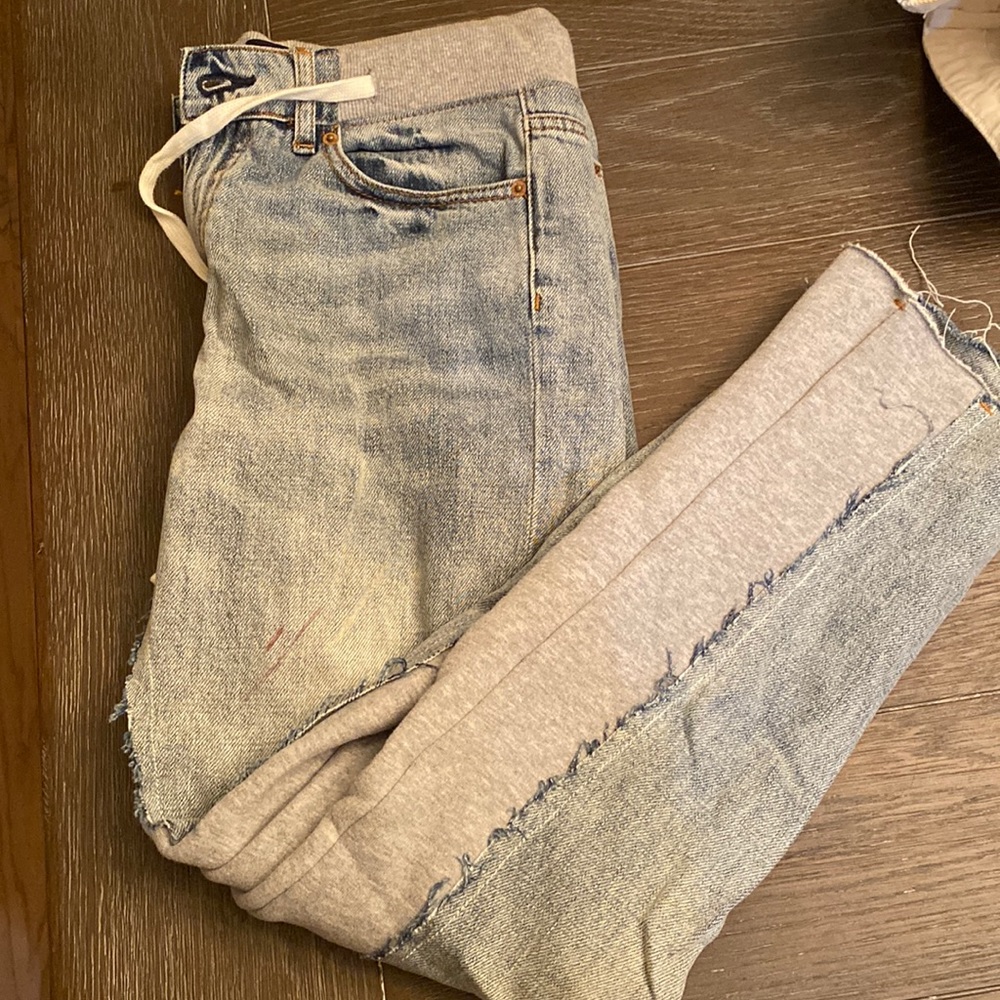 BDG jean sweatpants with subtle paint splatter size 25